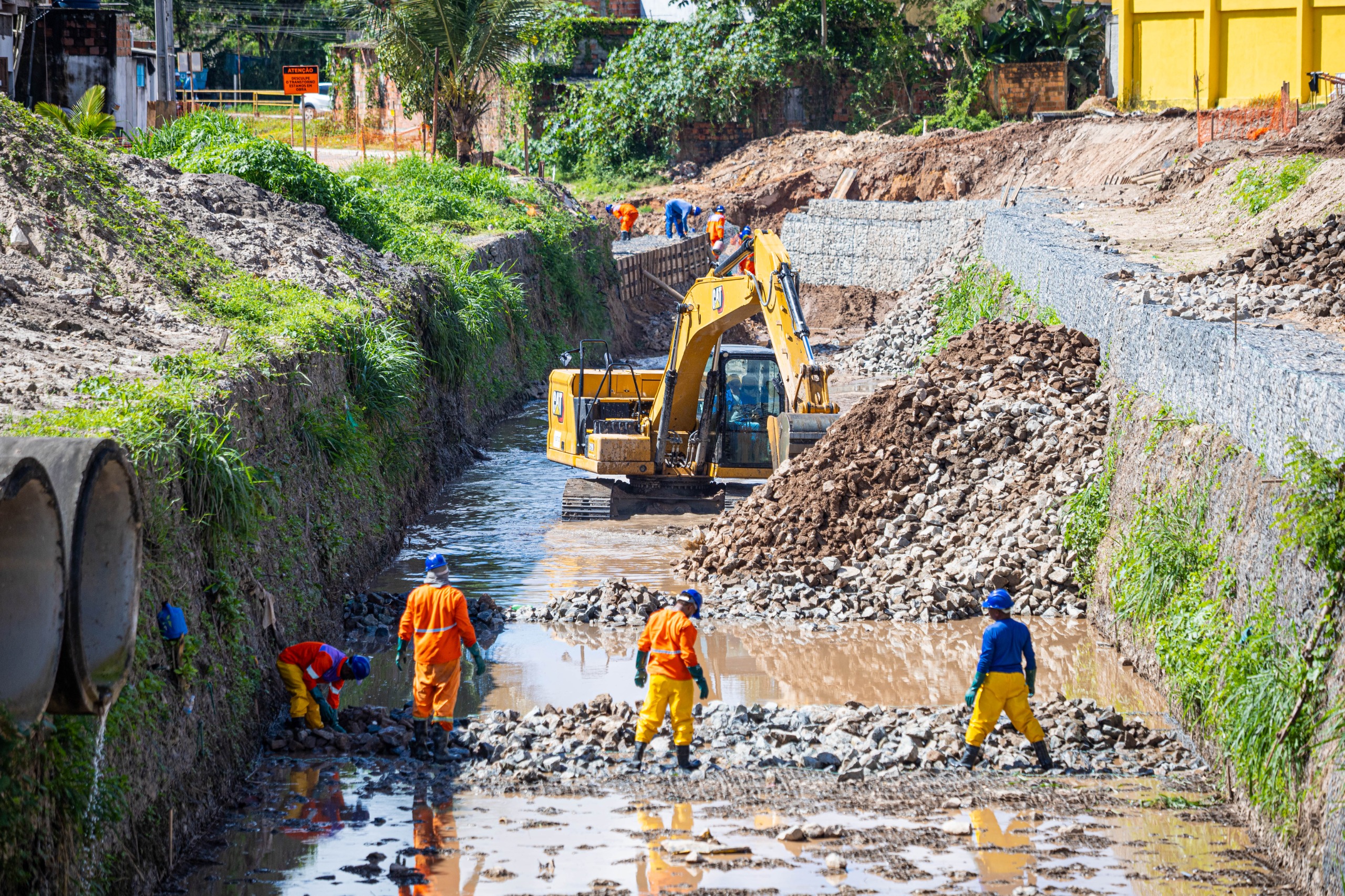 Obras de macrodrenagem da Bacia do Rio Camaçari avançam em nova fase